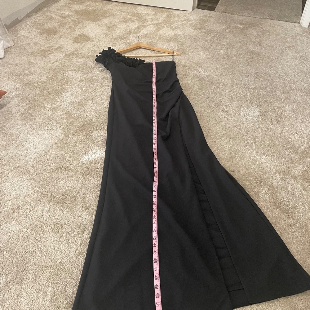 Beyond Elegant Black 3D Floral One-Shoulder Maxi Dress Size M - Picture 12 of 14